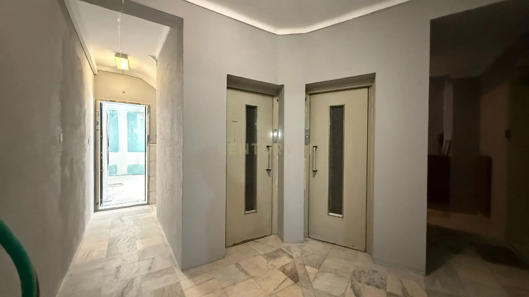 Apartamento T2 totalmente remodelado com varanda- 1º andar - Image 12